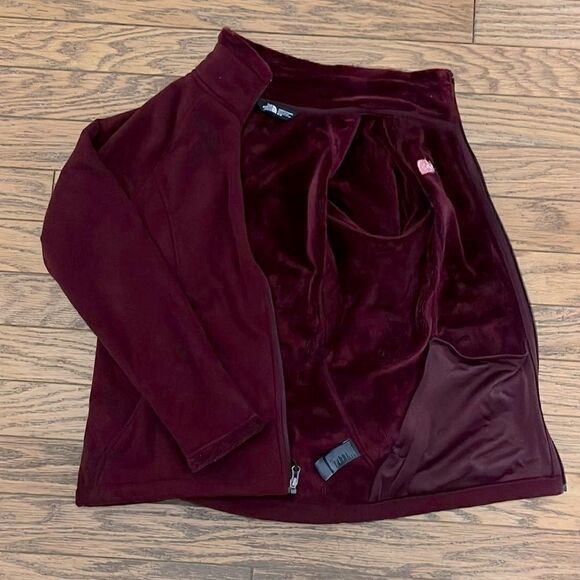 The North Face Women's Jacket - Burgundy. In wonderful condition. - Picture 3 of 3